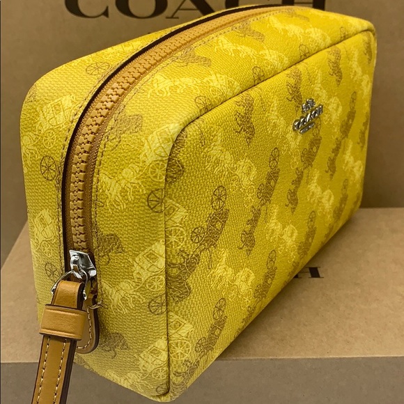 BOXY COSMETIC CASE WITH HORSE AND CARRIAGE PRINT - Picture 10 of 16